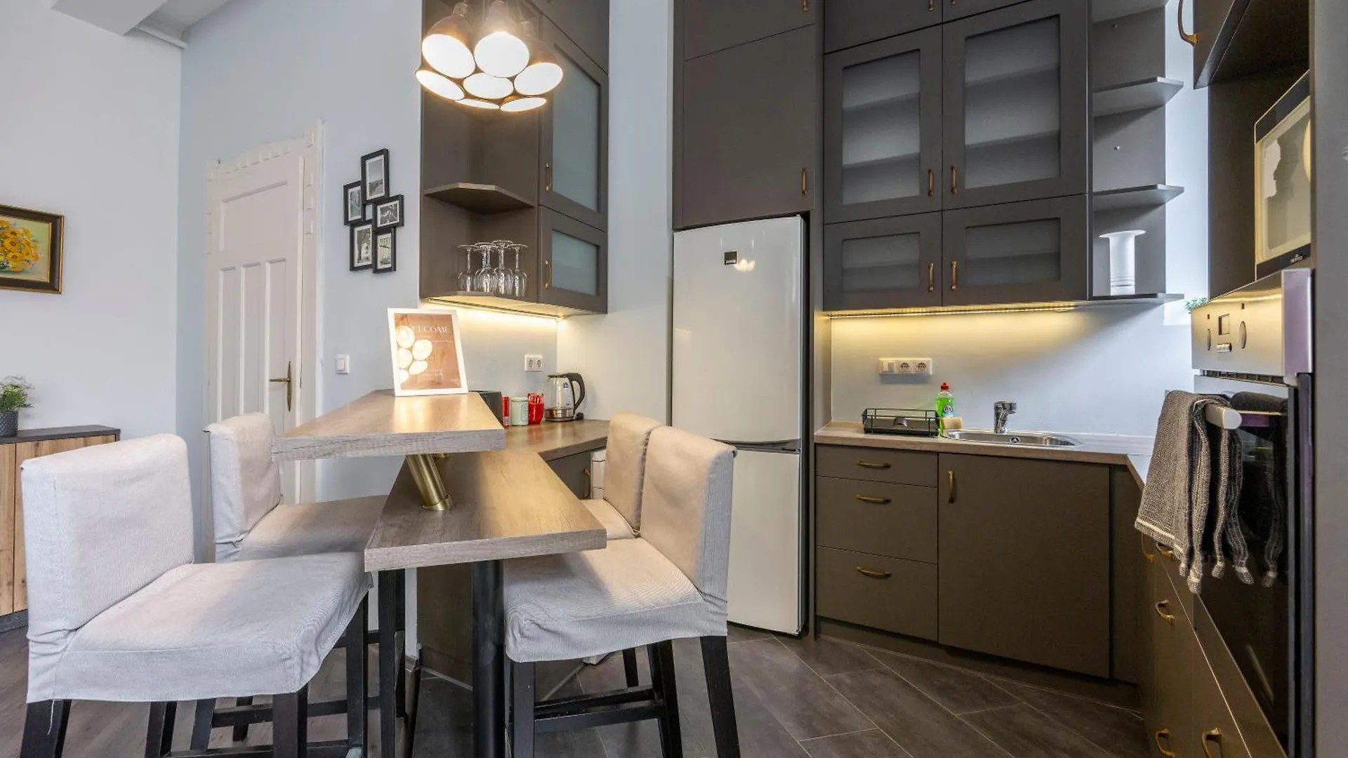 Explore Budapest From A Central Cozy Home & Sweet Retreat Apartment