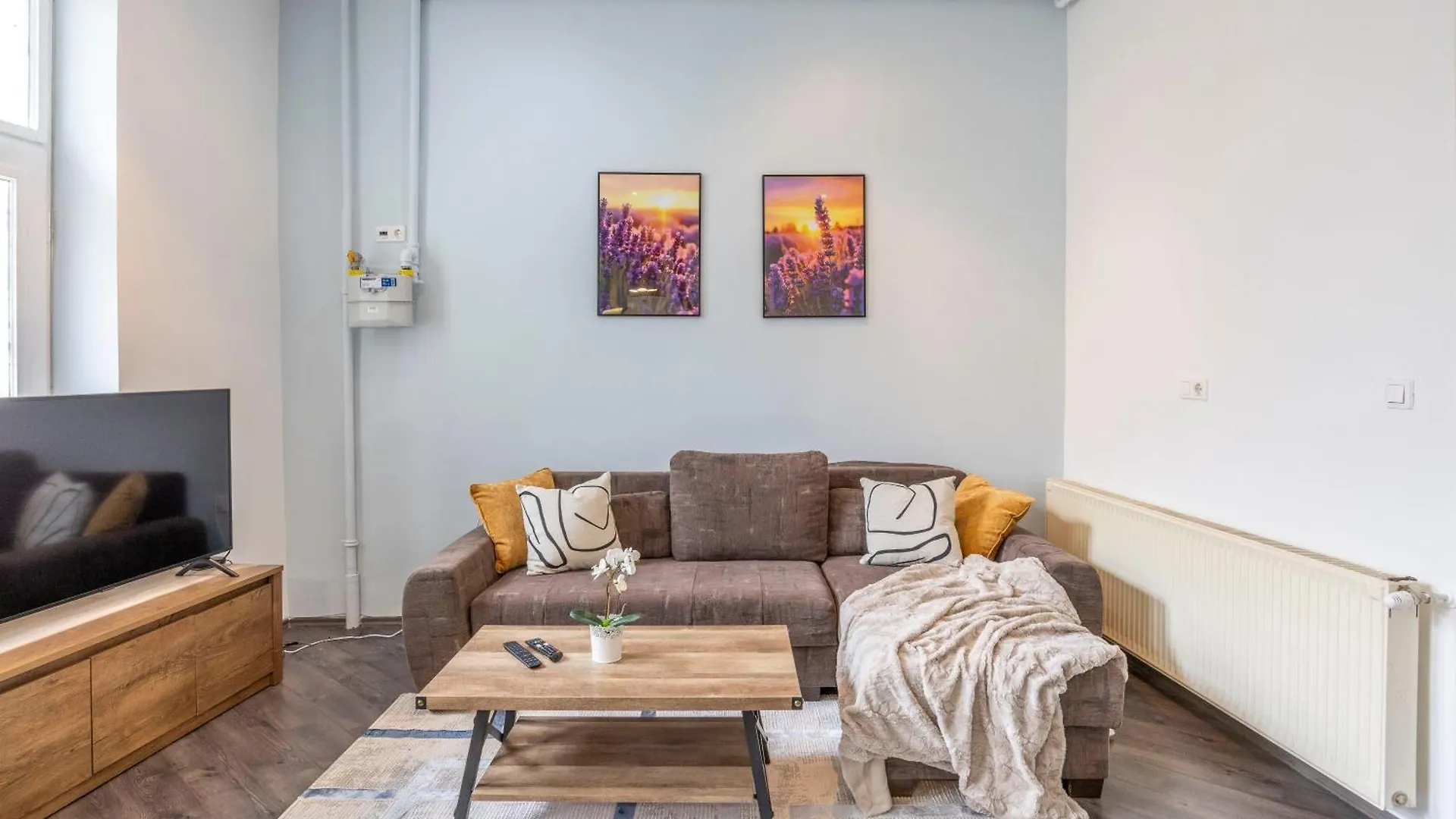 Explore Budapest From A Central Cozy Home & Sweet Retreat