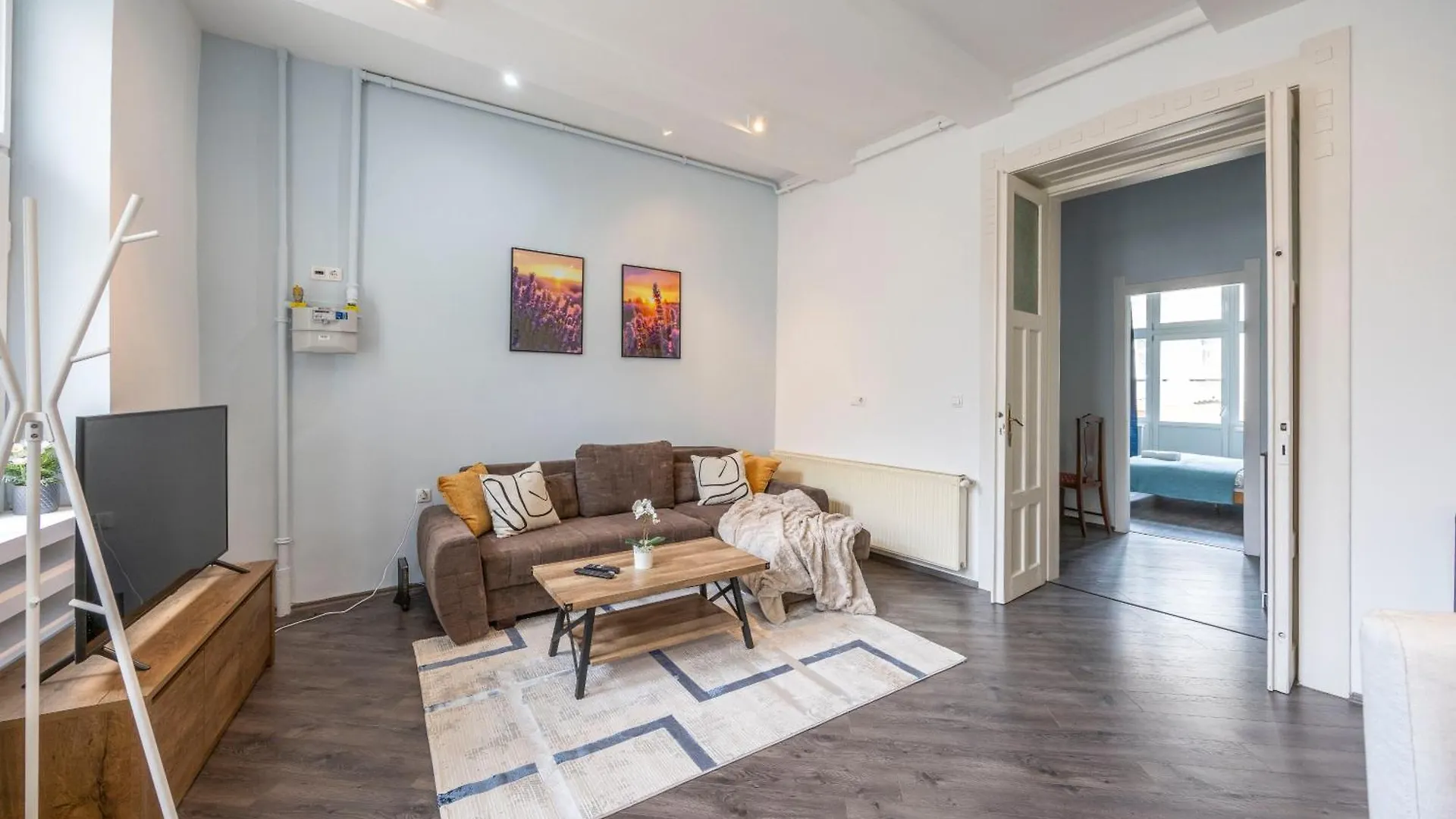Explore Budapest From A Central Cozy Home & Sweet Retreat