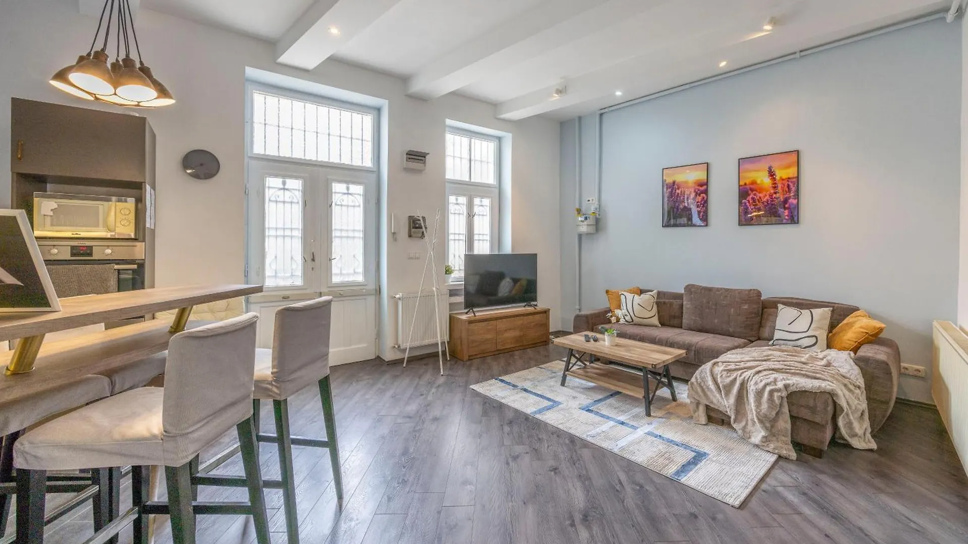 Explore Budapest From A Central Cozy Home & Sweet Retreat Apartment