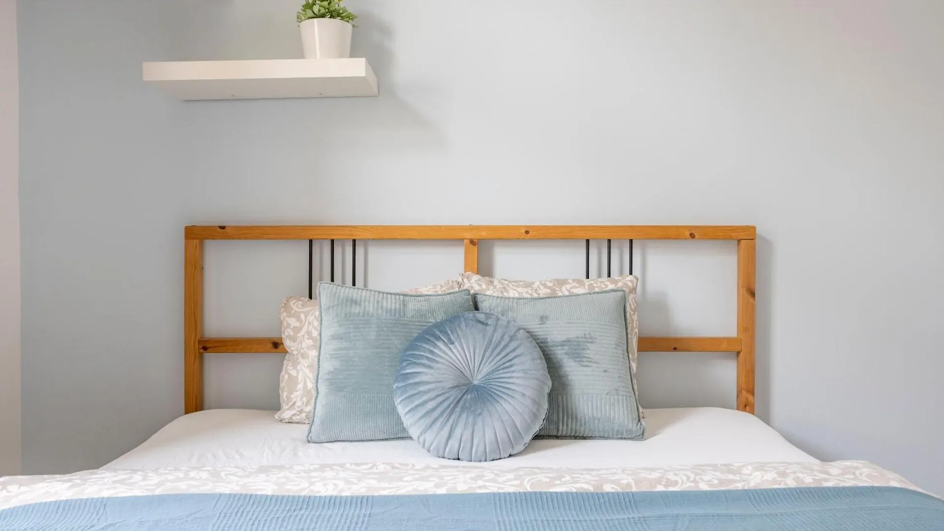 Explore Budapest From A Central Cozy Home & Sweet Retreat