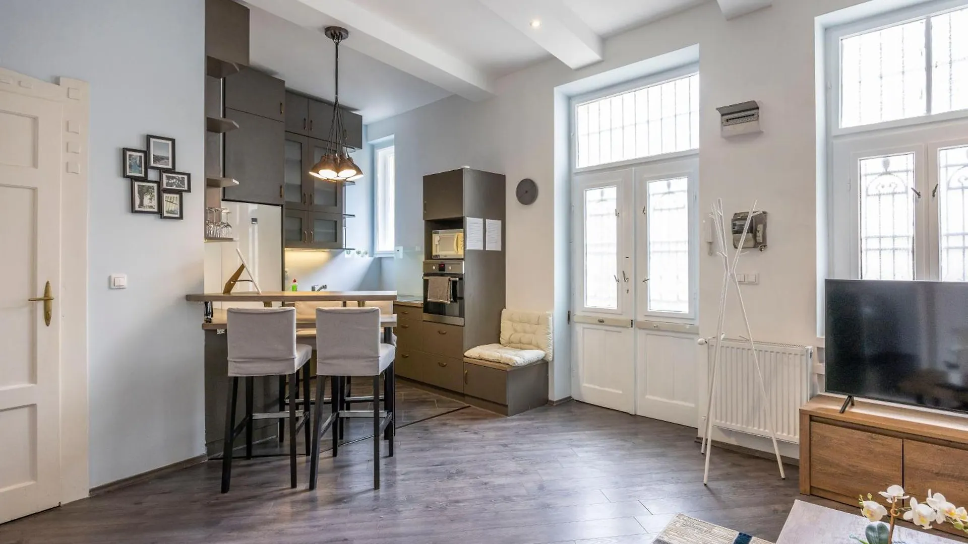 Explore Budapest From A Central Cozy Home & Sweet Retreat Hungary